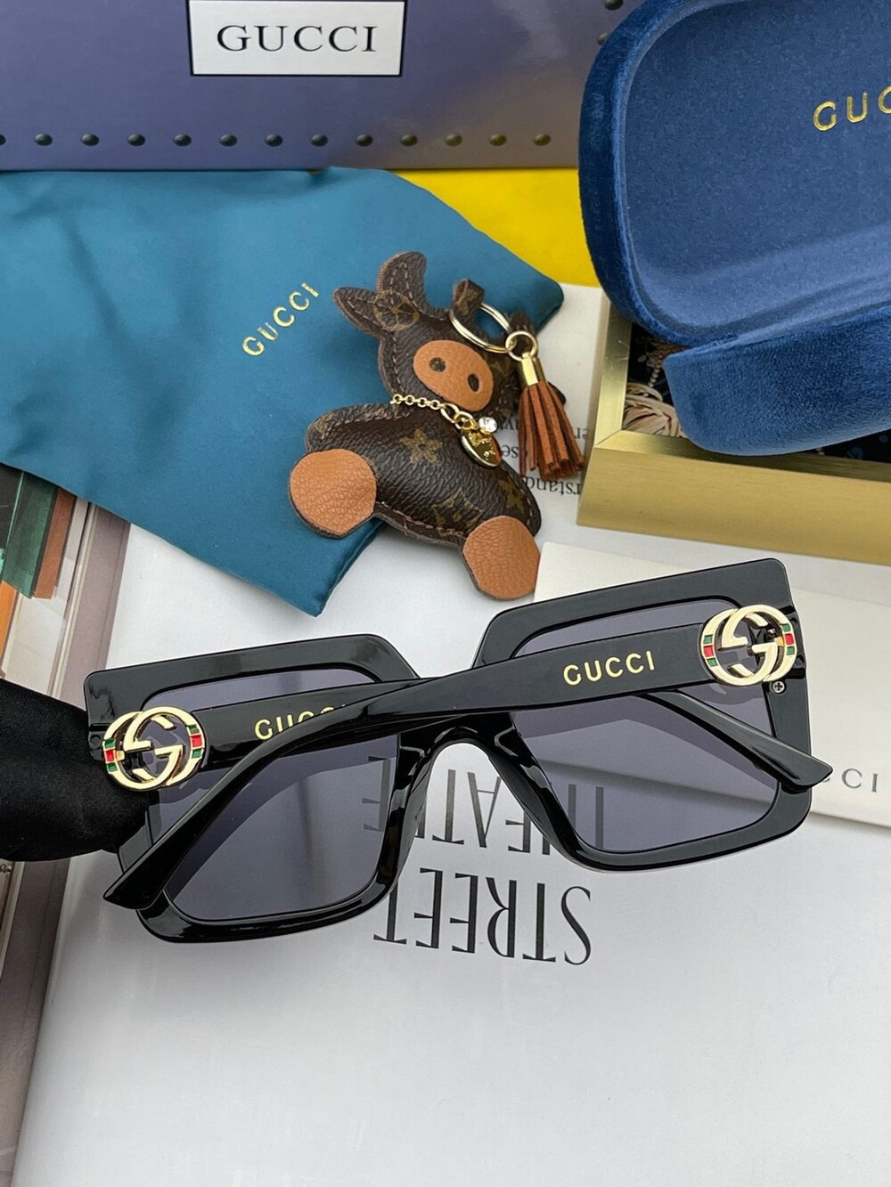 Gucci Oversized Square Black Sunglasses - Picture 4 of 4